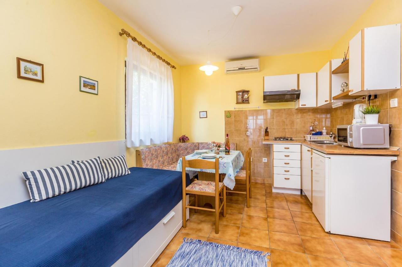 Apartments With A Parking Space Njivice, Krk - 5325 Εξωτερικό φωτογραφία